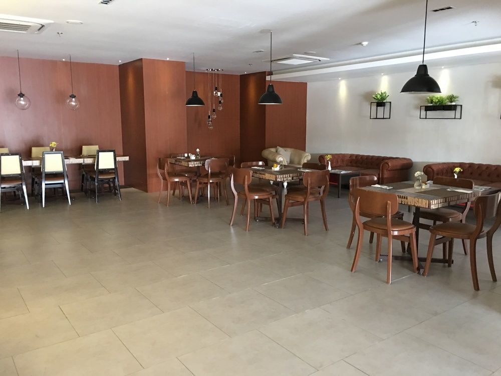 Royal Bay Hotel Makasar Zewnętrze zdjęcie