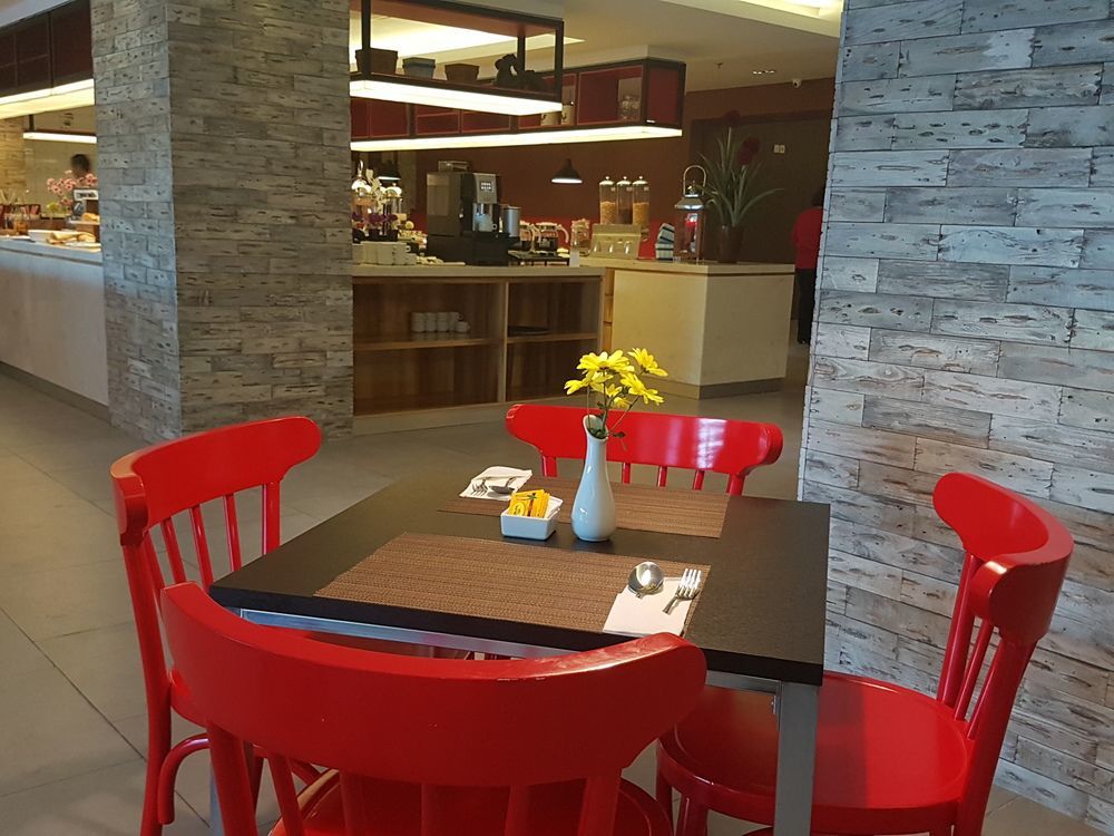 Royal Bay Hotel Makasar Zewnętrze zdjęcie