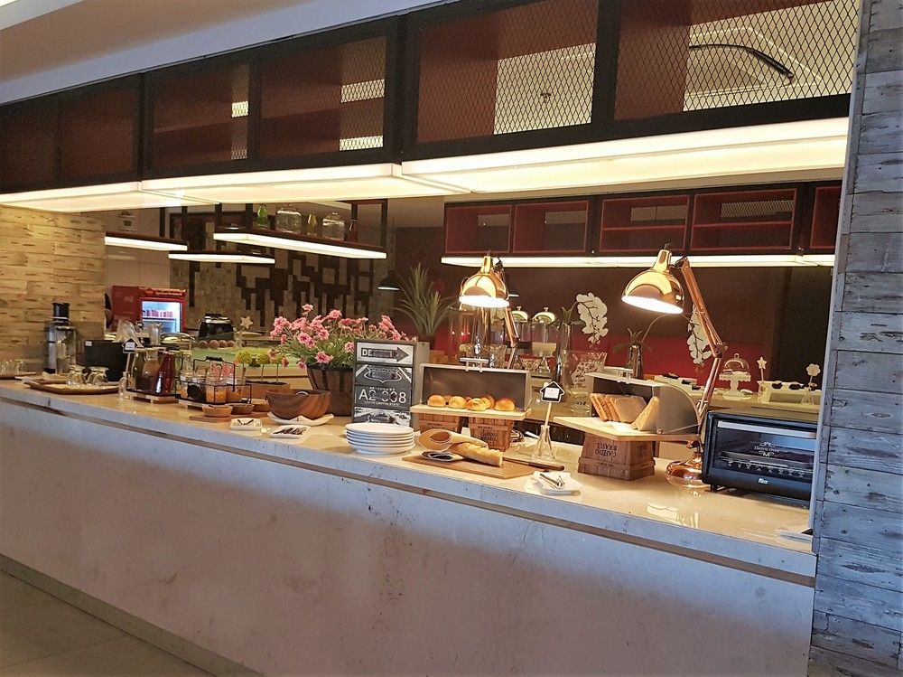 Royal Bay Hotel Makasar Zewnętrze zdjęcie