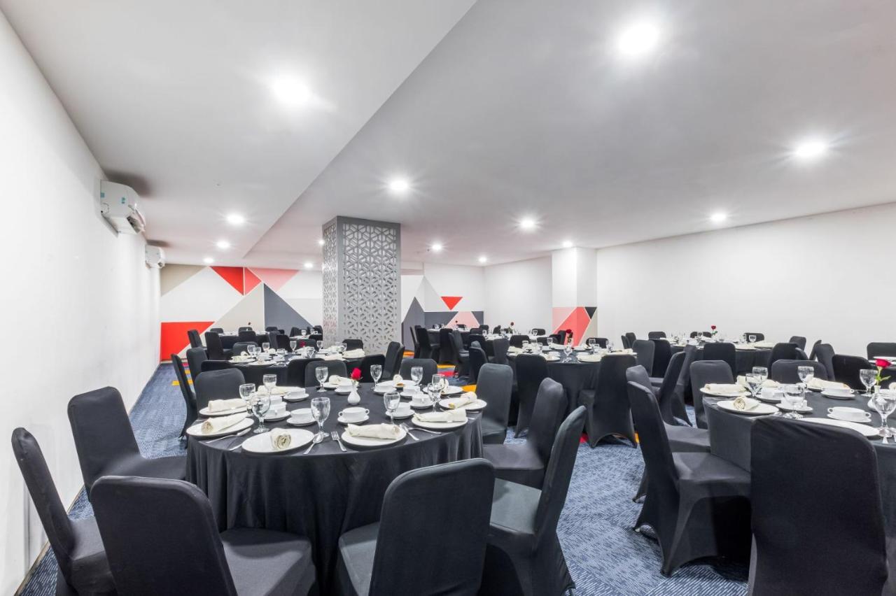 Royal Bay Hotel Makasar Zewnętrze zdjęcie