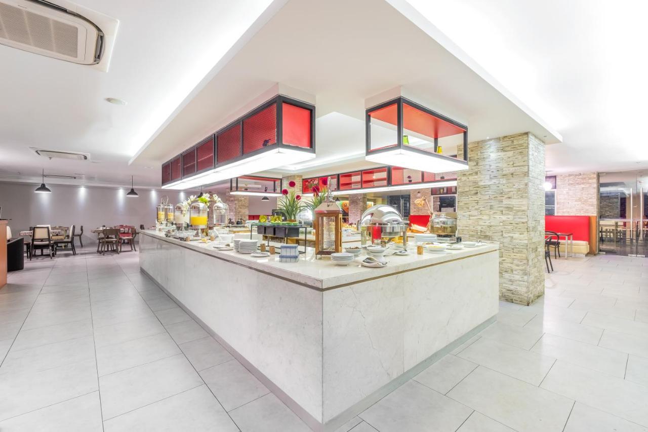 Royal Bay Hotel Makasar Zewnętrze zdjęcie